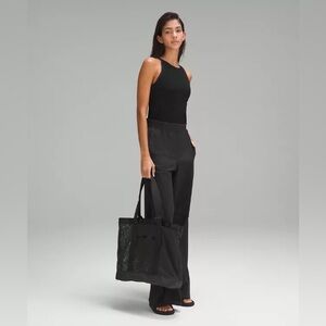 Lululemon Mesh Tote Bag 20L in Graphite Grey/Black